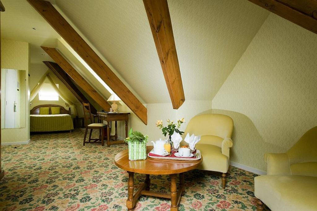Logis - Belle Hotel, Lille-Ouest Bailleul  Dış mekan fotoğraf