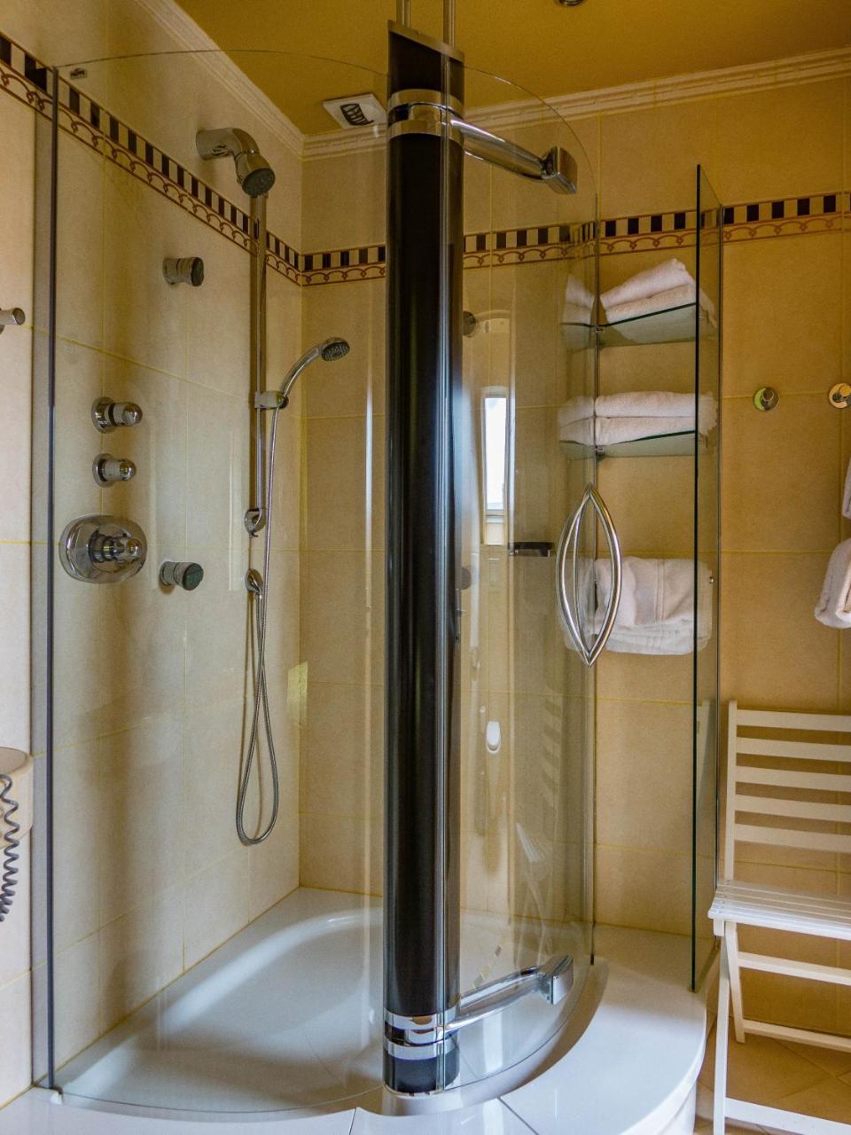 Logis - Belle Hotel, Lille-Ouest Bailleul  Dış mekan fotoğraf